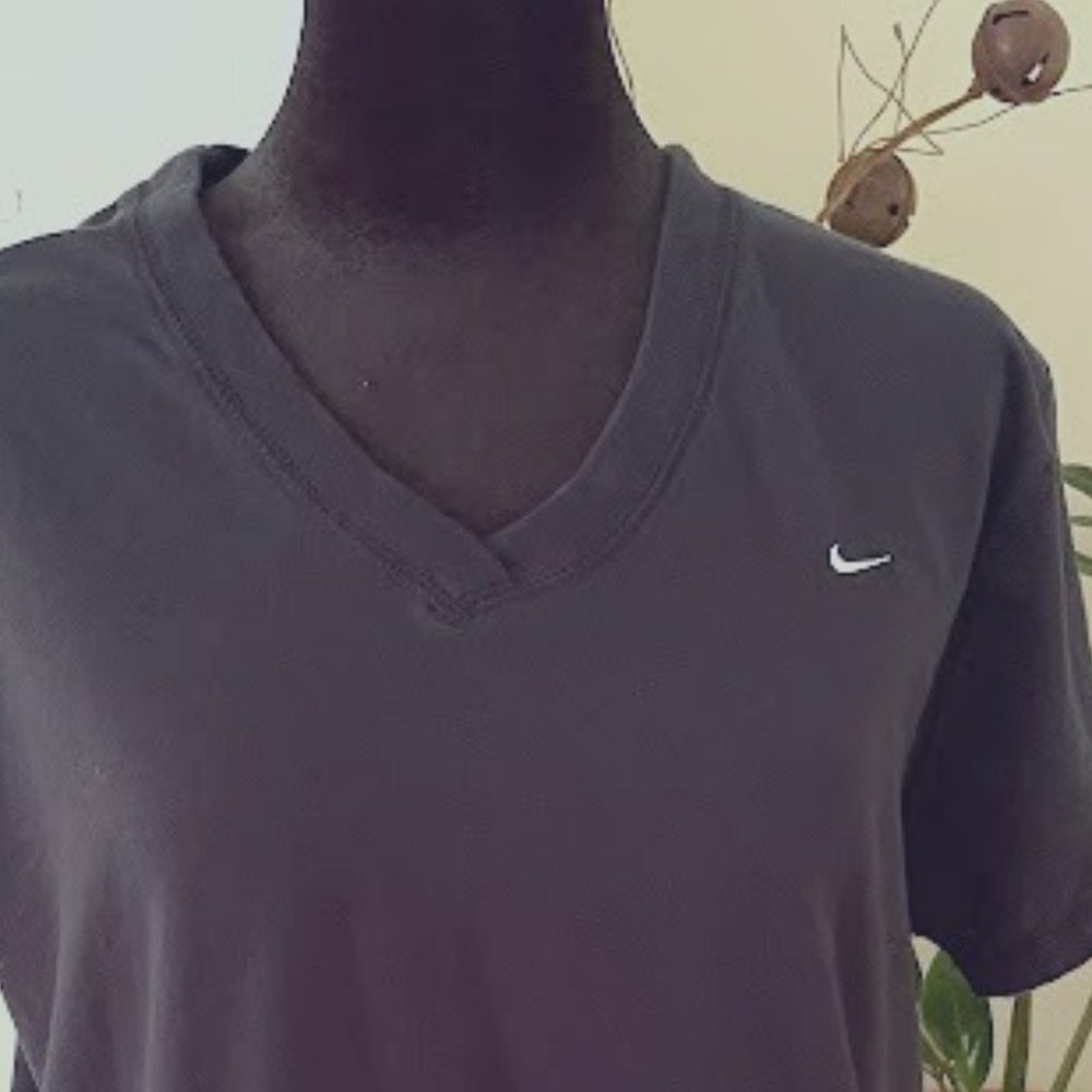 Nike Youth V-Neck Heavyweight T-Shirt